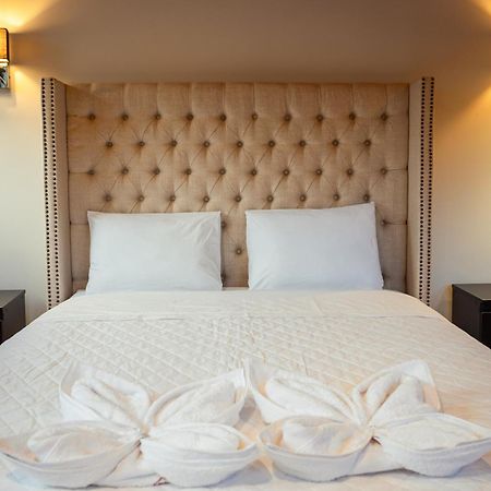Hotel California Урубамба Екстер'єр фото