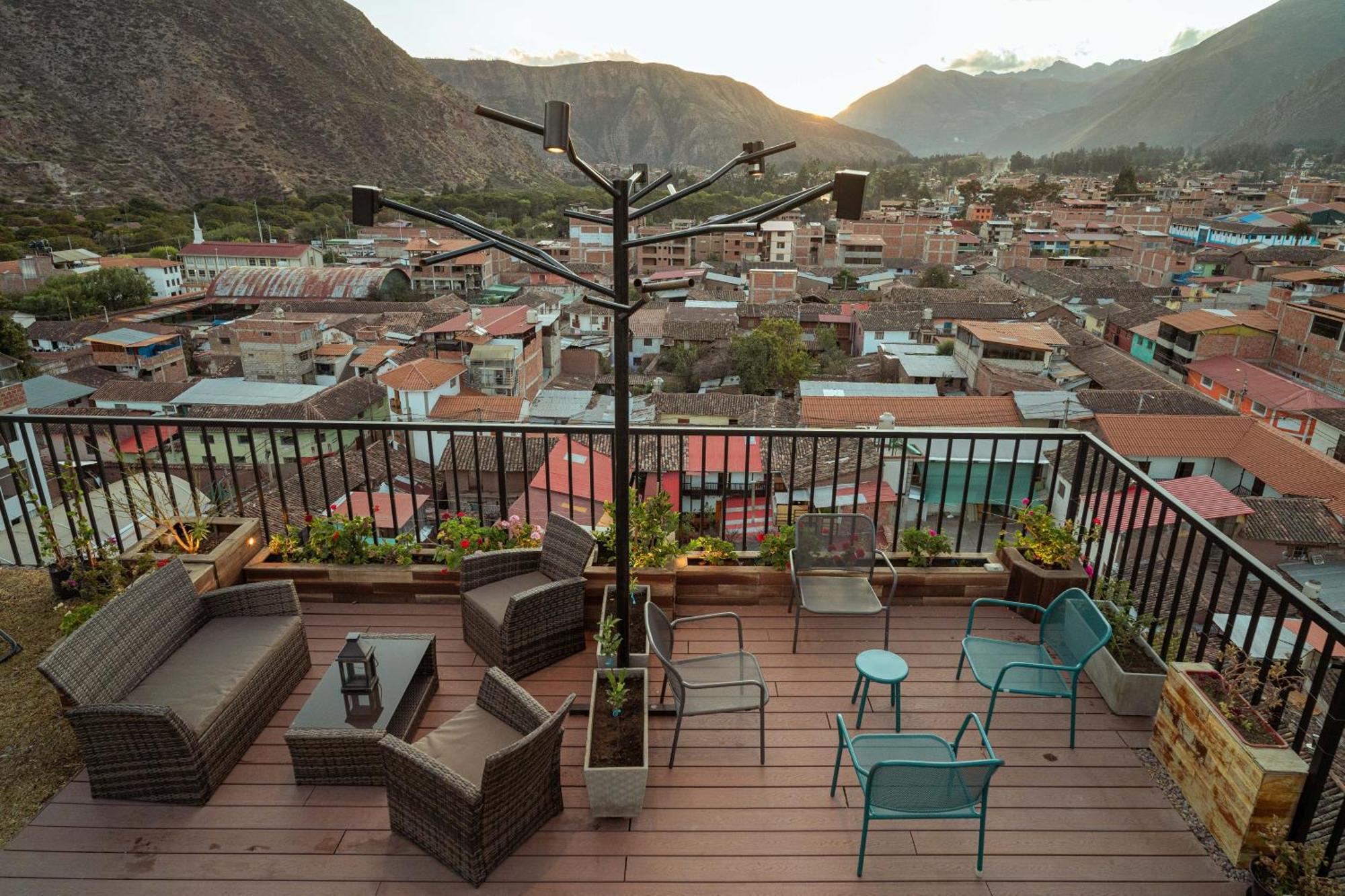 Hotel California Урубамба Екстер'єр фото