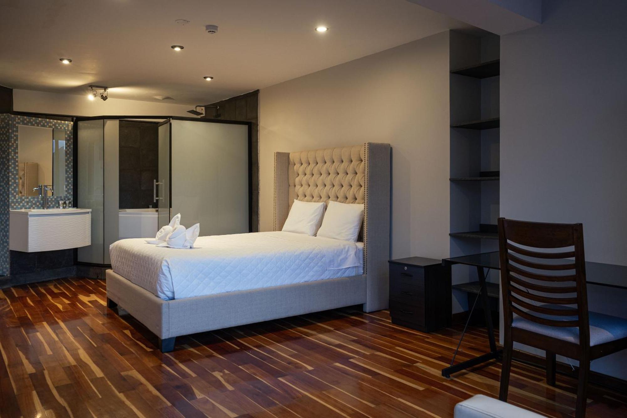 Hotel California Урубамба Екстер'єр фото