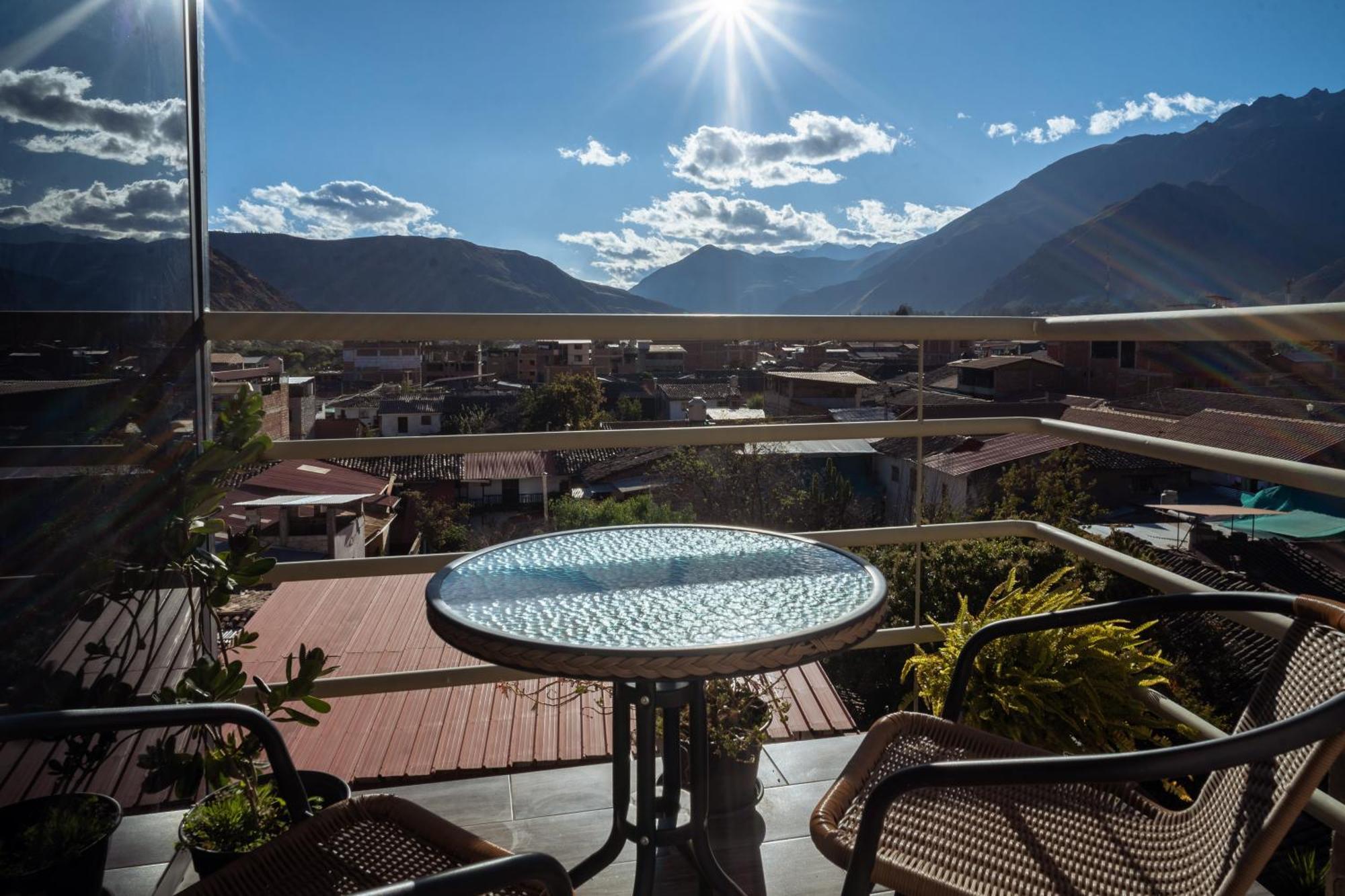 Hotel California Урубамба Екстер'єр фото