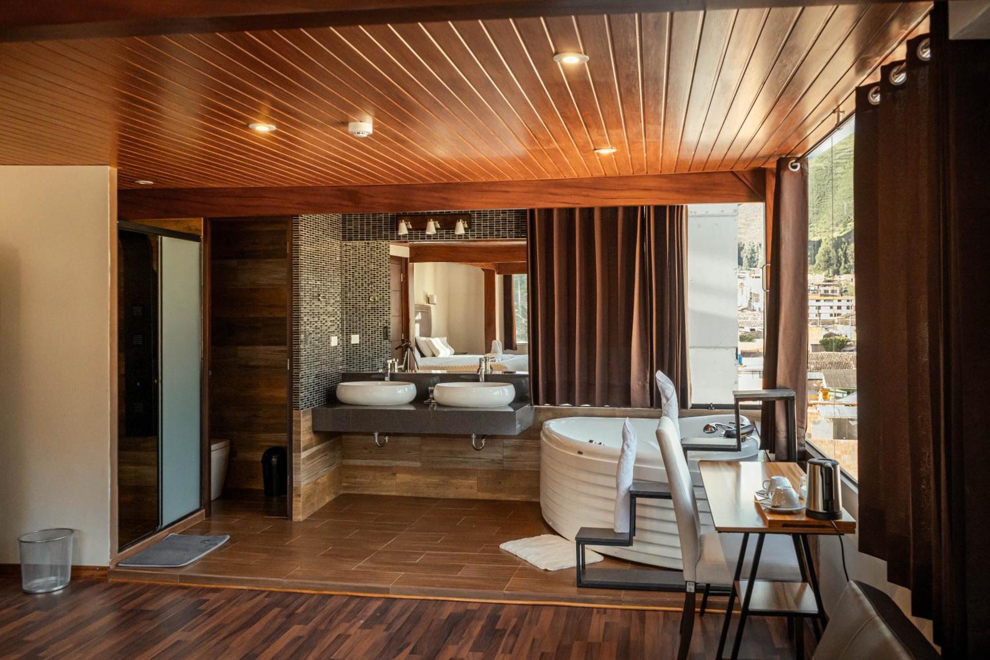 Hotel California Урубамба Екстер'єр фото