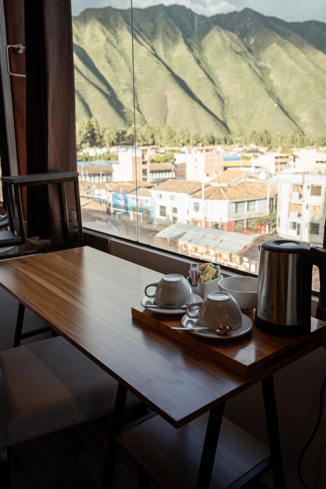Hotel California Урубамба Екстер'єр фото
