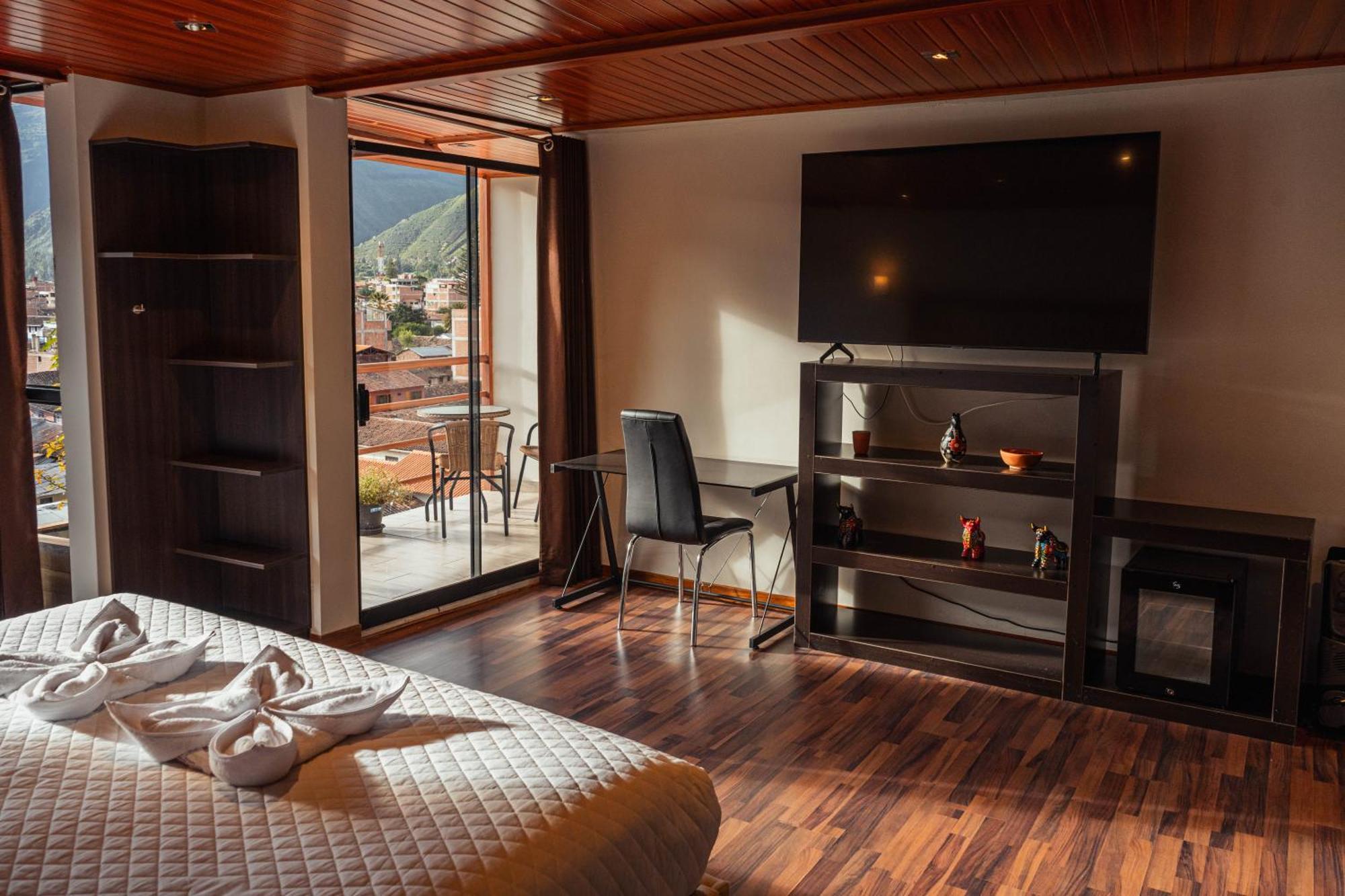 Hotel California Урубамба Екстер'єр фото