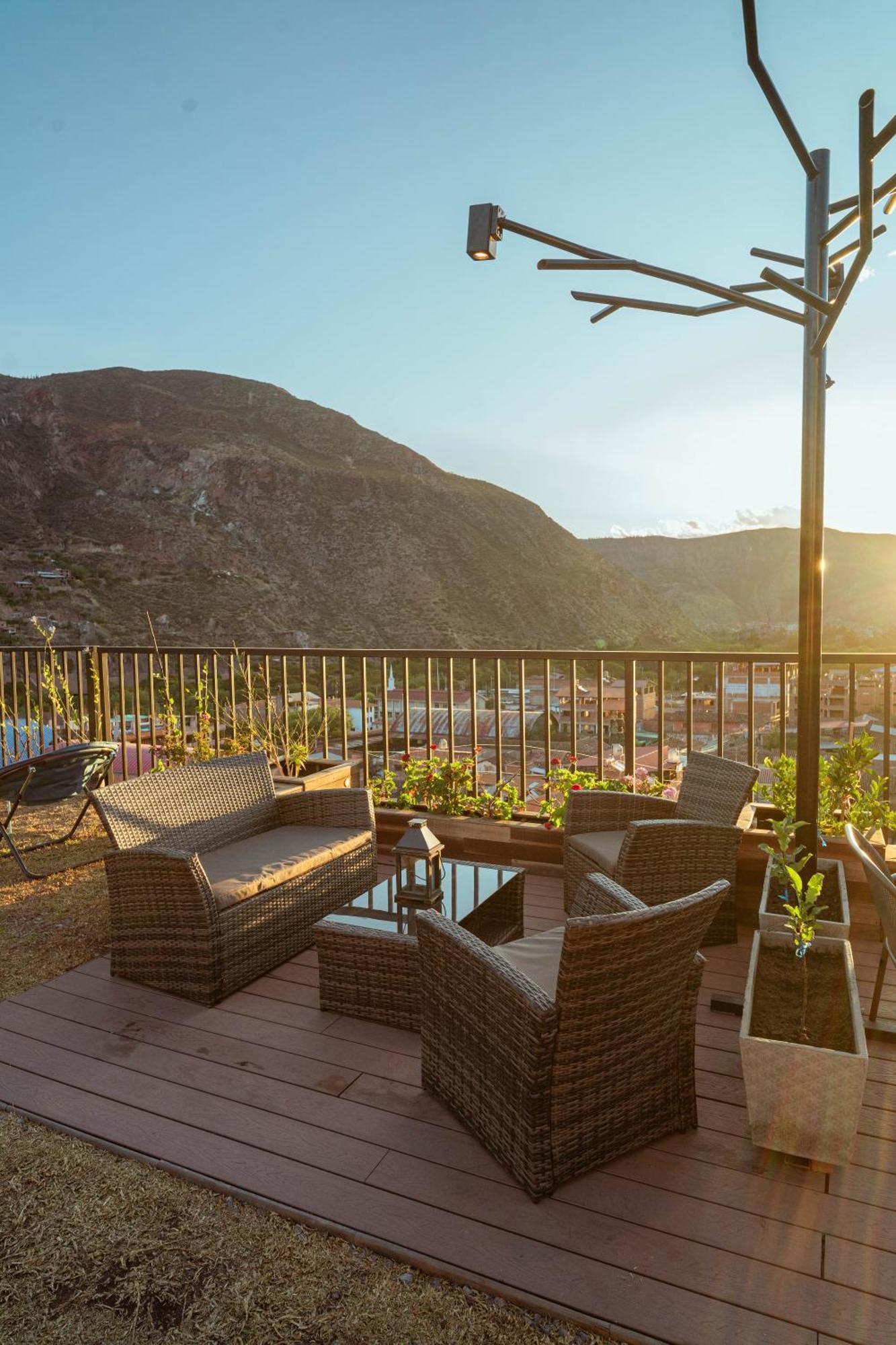 Hotel California Урубамба Екстер'єр фото